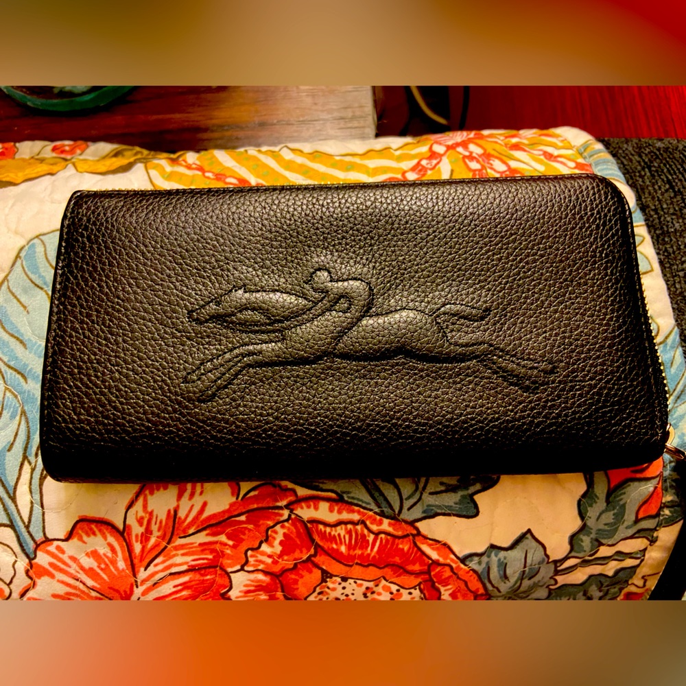 Luxurious Le Foulonné Long Leather 3/4 zip wallet